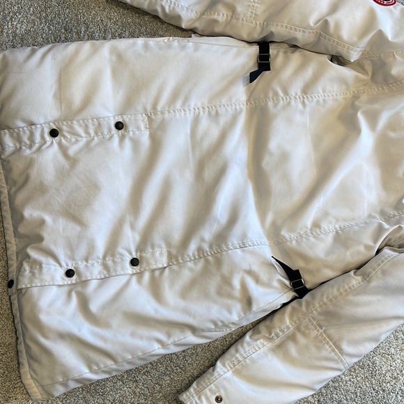 Canada goose size small. - Picture 4 of 9